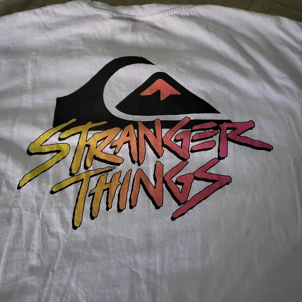 Quicksilver Netflix Stranger Things Men Small White Used Short Sleeve 022025 - Picture 7 of 7